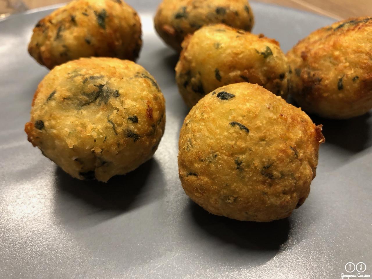 Boulettes de pommes de terre, feta et épinard frais
